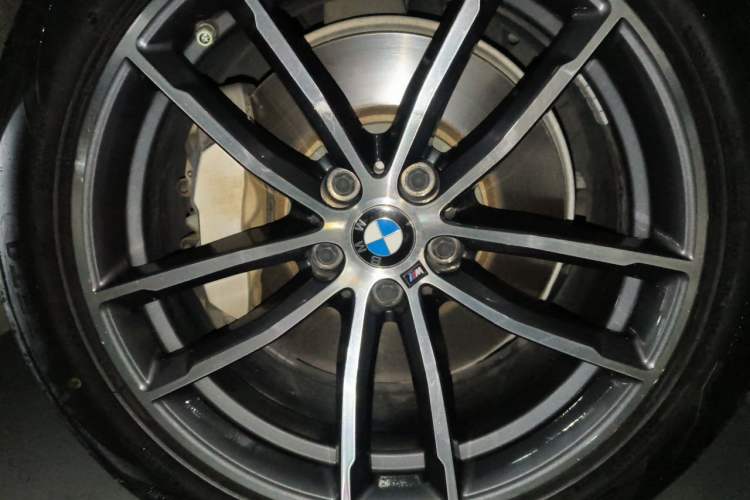 Used BMW 5 Series New Energy 2022 535Le Pioneer Edition M Sport Package Right Front Wheel Hub