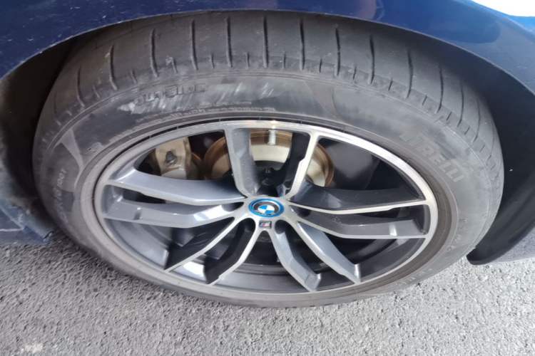 Used BMW 5 Series New Energy 2022 Restyled 535Le Pioneer Edition M Sport Package Right Front Wheel Hub