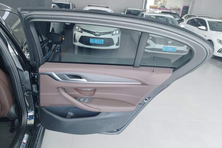 Used BMW 5 Series New Energy 2022 535Le M Sport Package Right Rear Door Interior