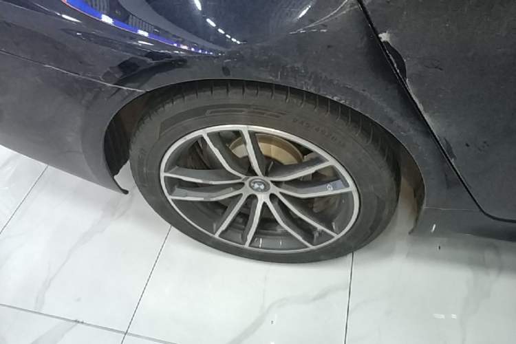 Used BMW 5 Series New Energy 2022 Second Facelift 535Le M Sport Package Right Rear Wheel Hub