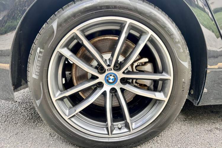 Used BMW 5 Series New Energy 2022 535Le M Sport Package Right Rear Wheel Hub