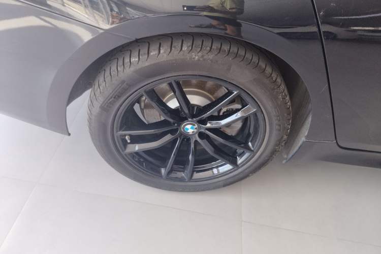 Used BMW 5 Series New Energy 2022 535Le M Sport Package Right Rear Wheel Hub