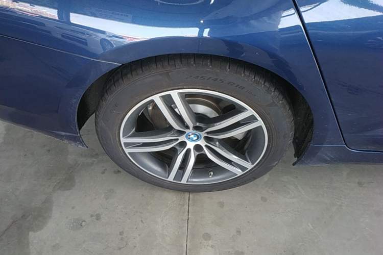 Used BMW 5 Series New Energy 2022 Updated Version 535Le Luxury Package Right Rear Wheel Hub