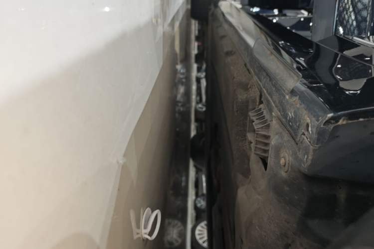 Used BMW 5 Series New Energy 2022 535Le M Sport Package Right Side Sill