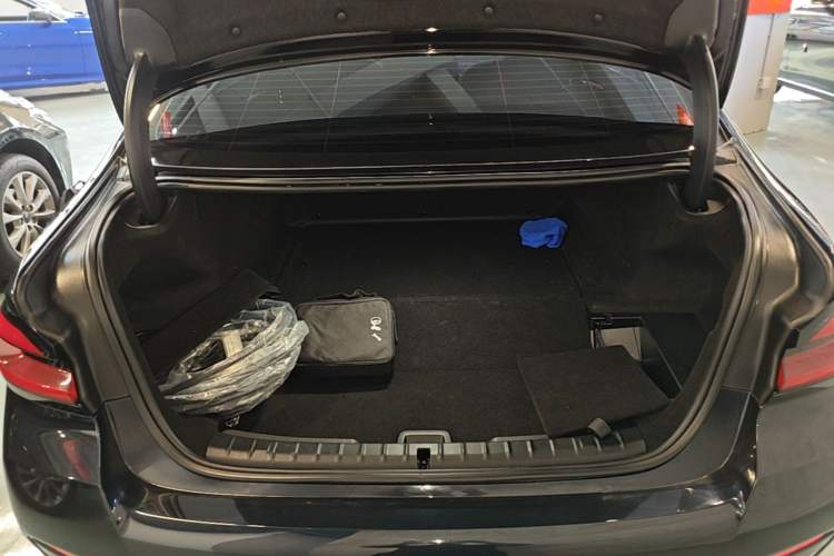 Used BMW 5 Series New Energy 2022 535Le M Sport Package Trunk