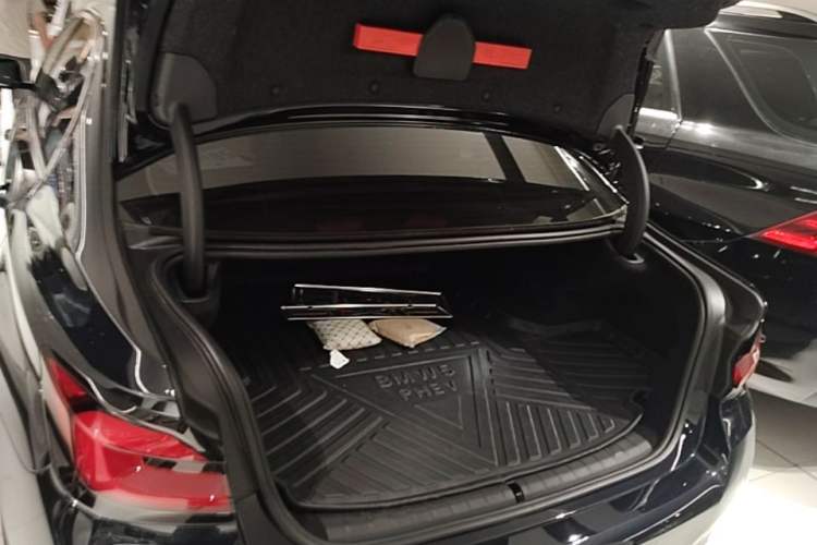 Used BMW 5 Series New Energy 2022 Second Facelift 535Le M Sport Package Trunk