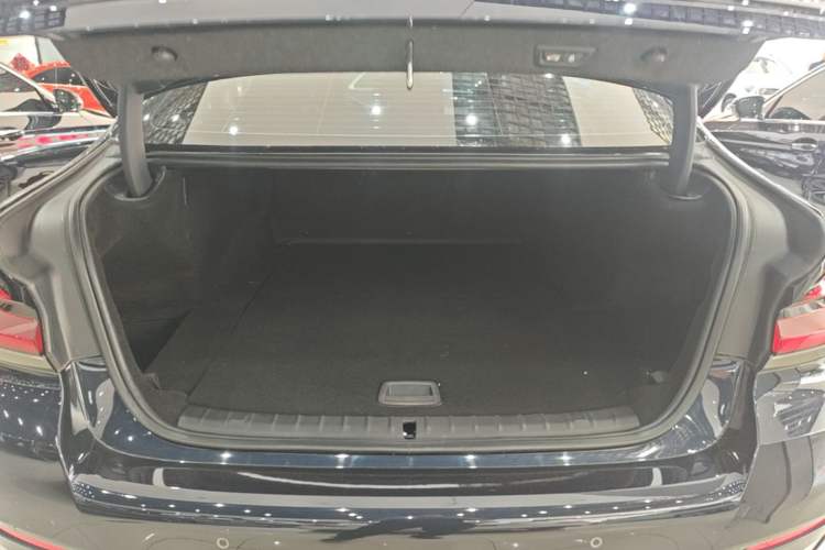 Used BMW 5 Series New Energy 2022 535Le M Sport Package Trunk