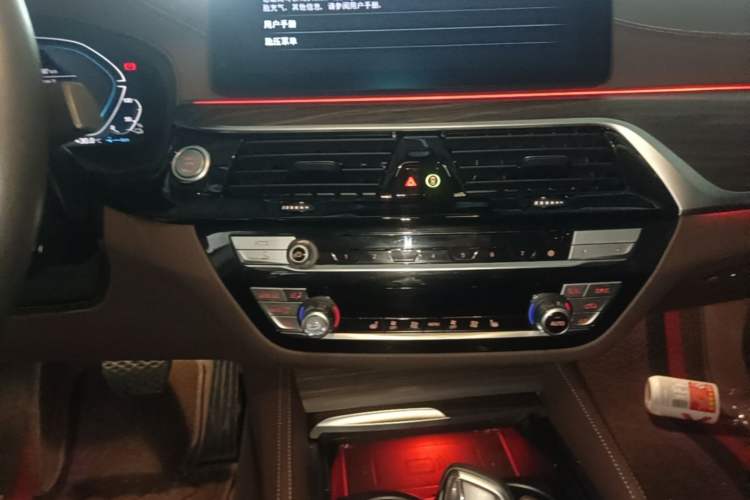 Used BMW 5 Series New Energy 2022 Second Facelift 535Le Luxury Package Audio And AC Panel