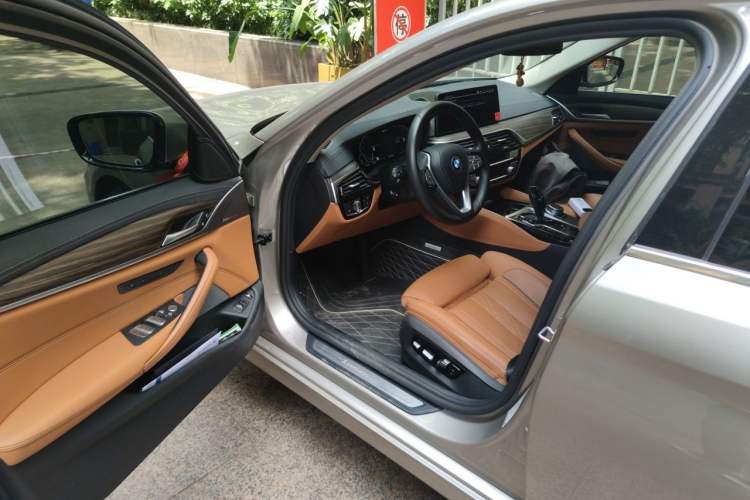 Used BMW 5 Series New Energy 2022 535Le Luxury Package Driver Seat