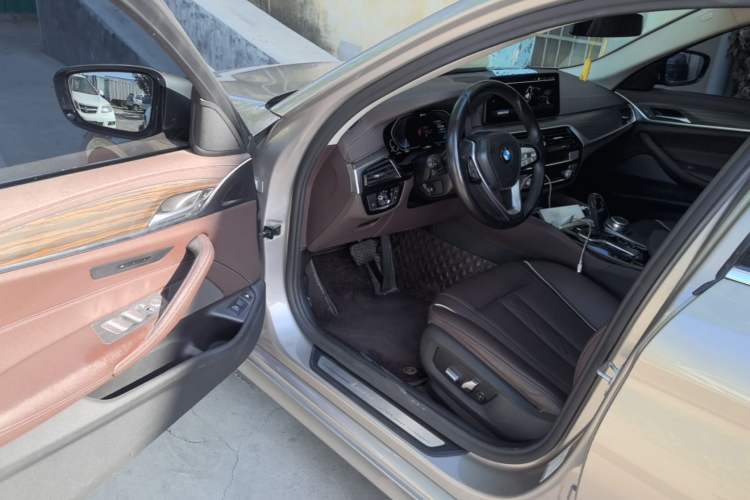 Used BMW 5 Series New Energy 2022 535Le Luxury Package Driver Seat