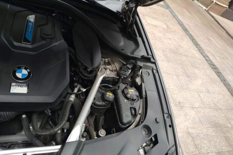 Used BMW 5 Series New Energy 2022 535Le Luxury Package Engine Bay Left