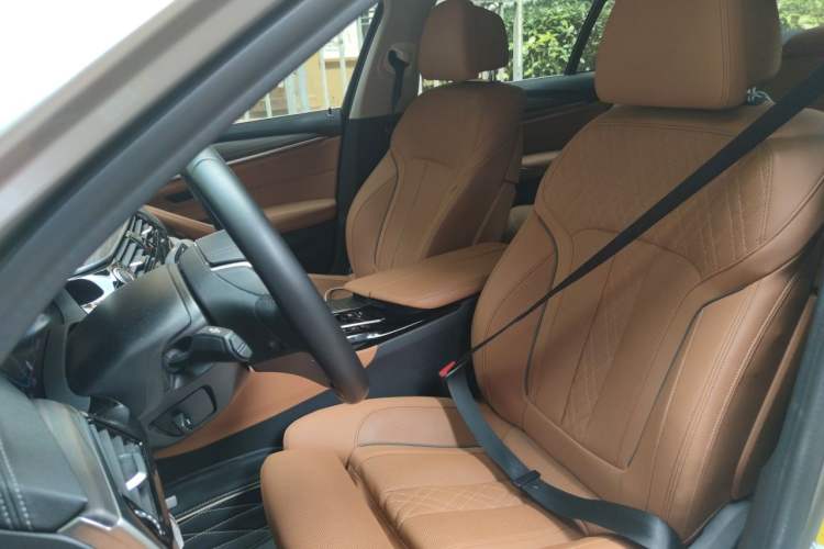 Used BMW 5 Series New Energy 2022 535Le Luxury Package Left Front Seat