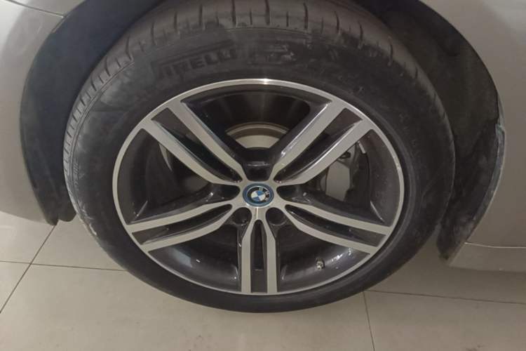 Used BMW 5 Series New Energy 2022 Second Facelift 535Le Luxury Package Left Front Wheel Hub
