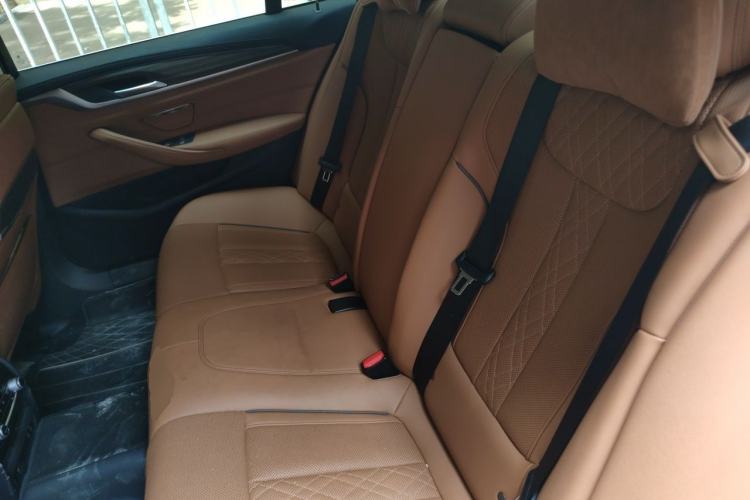 Used BMW 5 Series New Energy 2022 535Le Luxury Package Left Rear Seat