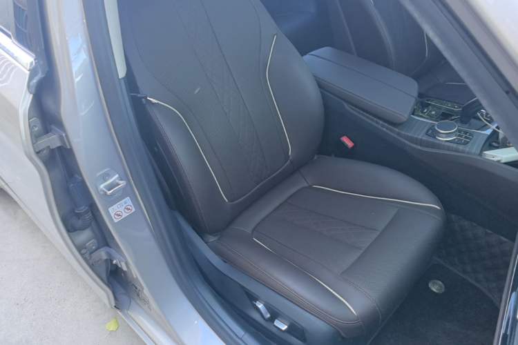 Used BMW 5 Series New Energy 2022 535Le Luxury Package Right Front Seat
