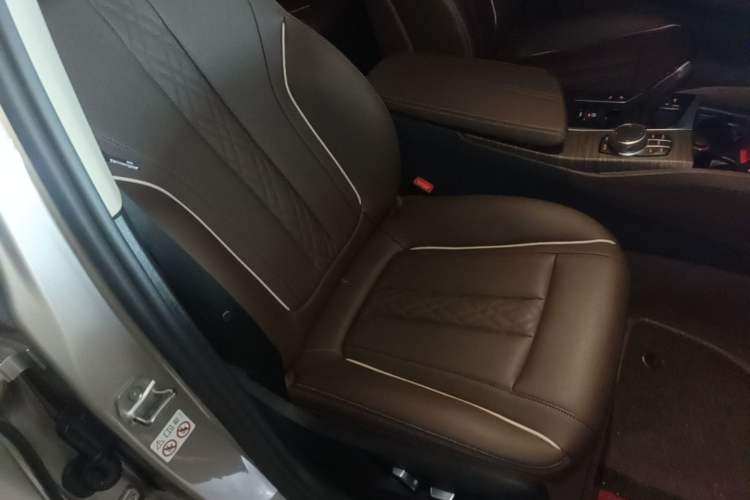 Used BMW 5 Series New Energy 2022 Second Facelift 535Le Luxury Package Right Front Seat