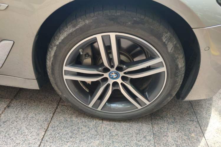 Used BMW 5 Series New Energy 2022 535Le Luxury Package Right Front Wheel Hub