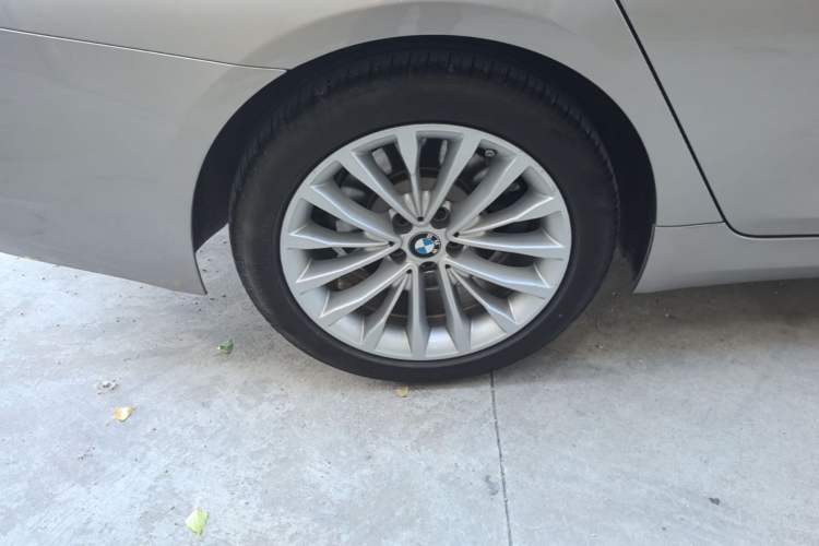 Used BMW 5 Series New Energy 2022 535Le Luxury Package Right Rear Wheel Hub