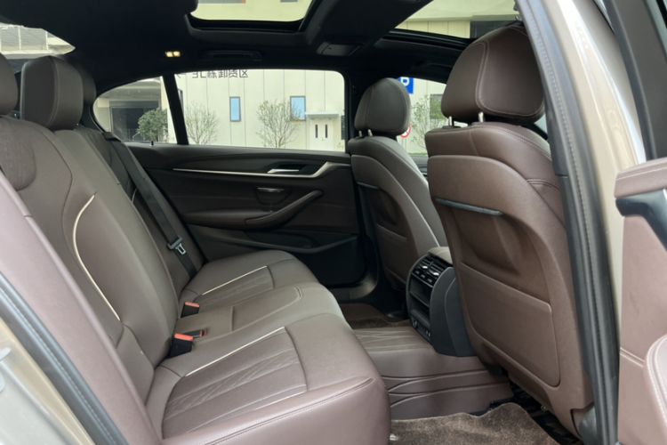Used BMW 5 Series New Energy 2022 Restyled 535Le M Sport Package Interior 4