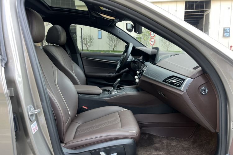 Used BMW 5 Series New Energy 2022 Restyled 535Le M Sport Package Right Front Seat