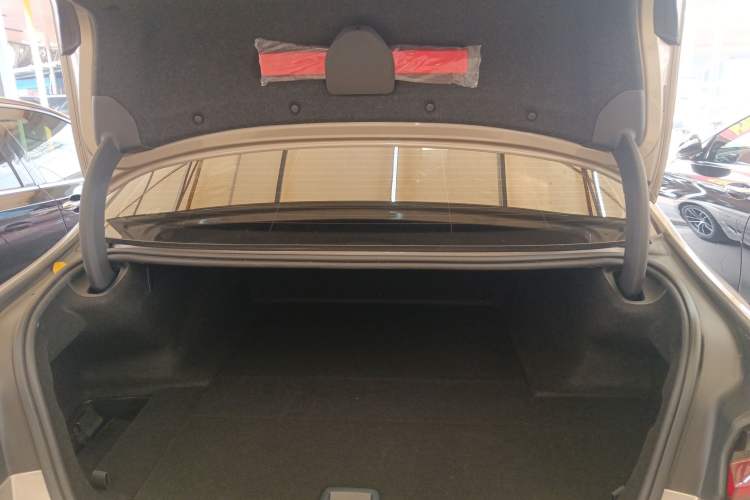 Used BMW 5 Series New Energy 2022 Restyled 535Le M Sport Package Trunk