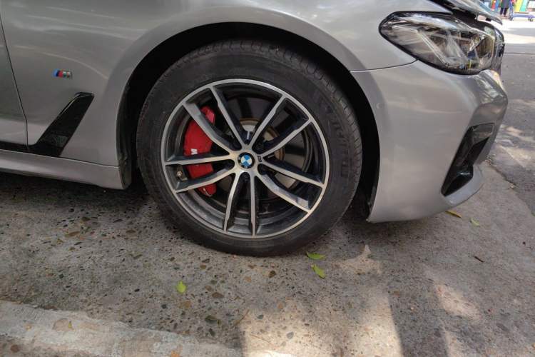 Used BMW 5 Series New Energy 2022 535Le M Sport Package Right Front Wheel Hub