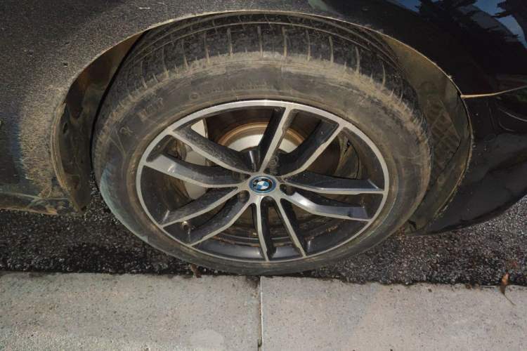Used BMW 5 Series New Energy 2022 535Le M Sport Package Right Front Wheel Hub