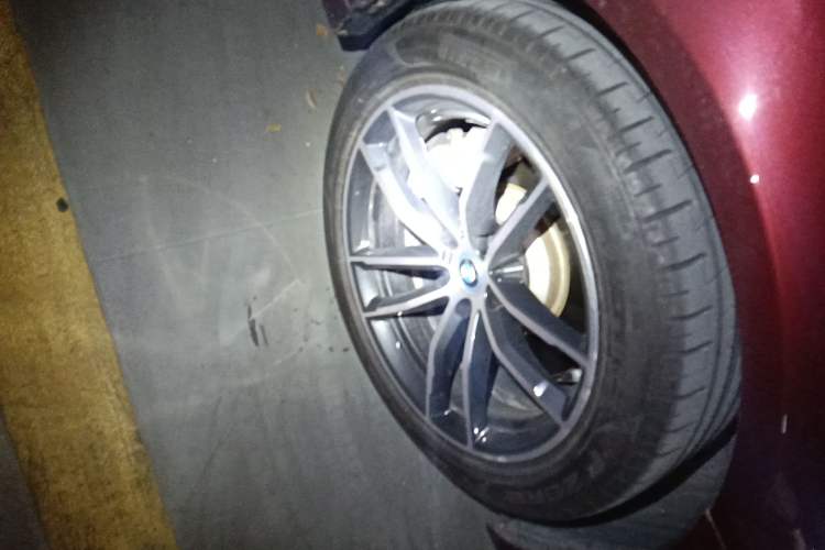 Used BMW 5 Series New Energy 2022 Second Facelift 535Le M Sport Package Right Front Wheel Hub