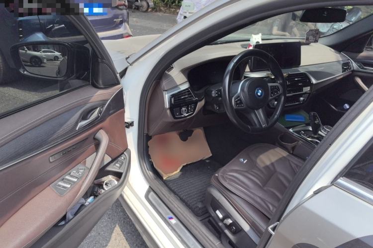 Used BMW 5 Series New Energy 2022 Second Facelift 535Le M Sport Package Driver Seat
