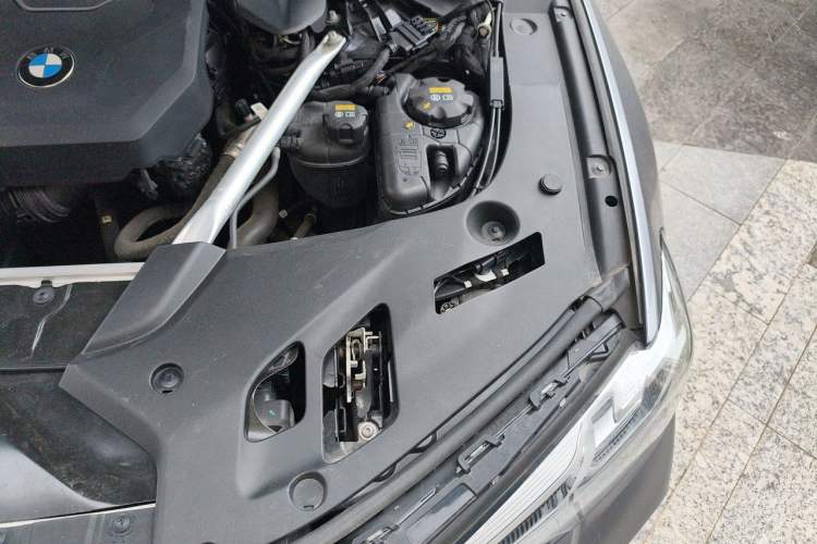 Used BMW 5 Series New Energy 2022 Second Facelift 535Le Pioneer Edition M Sport Package Engine Bay Left