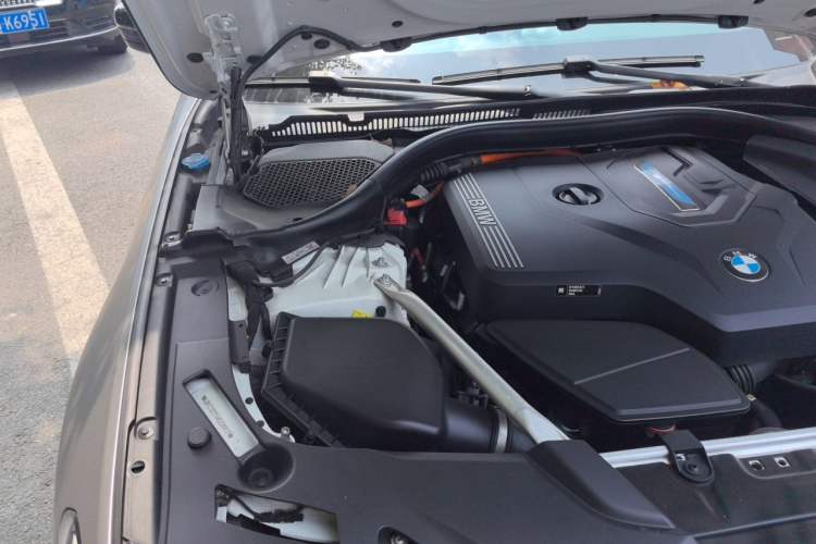 Used BMW 5 Series New Energy 2022 Second Facelift 535Le M Sport Package Engine Bay Right