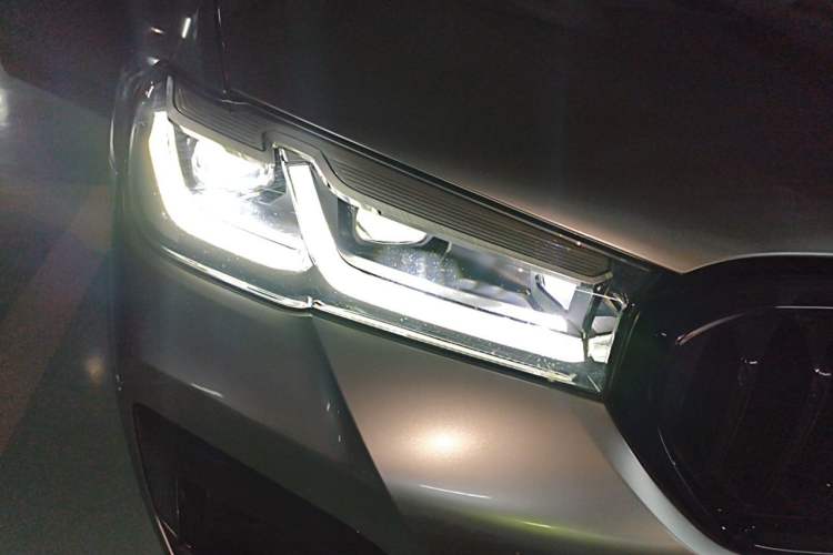 Used BMW 5 Series New Energy 2022 Updated Version 535Le Luxury Package Right Front Headlight