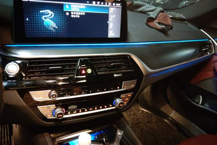 Used BMW 5 Series New Energy 2022 Second Facelift 535Le Pioneer Edition M Sport Package Audio And AC Panel