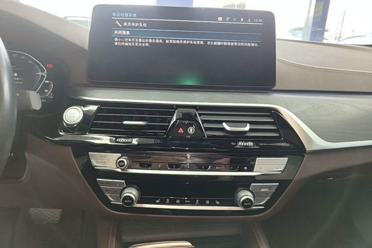 Used BMW 5 Series New Energy 2022 Restyled 535Le M Sport Package Audio And AC Panel