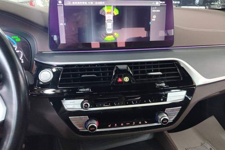 Used BMW 5 Series New Energy 2022 Restyled 535Le M Sport Package Audio And AC Panel