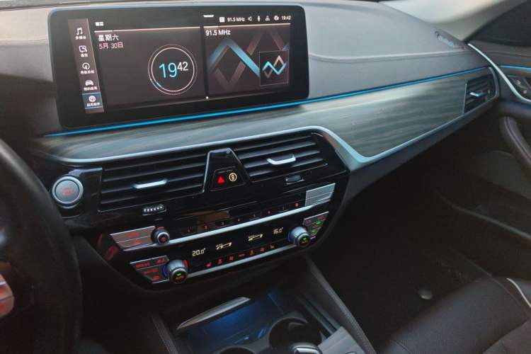 Used BMW 5 Series New Energy 2022 Updated Version 535Le Luxury Package Audio And AC Panel