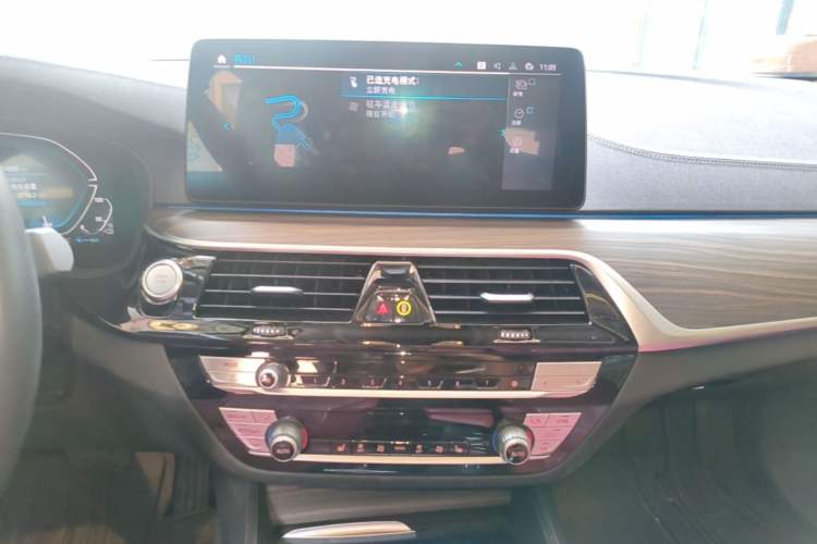 Used BMW 5 Series New Energy 2022 Second Facelift 535Le Luxury Package Audio And AC Panel