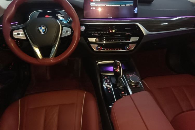 Used BMW 5 Series New Energy 2022 Restyled 535Le M Sport Package Center Console