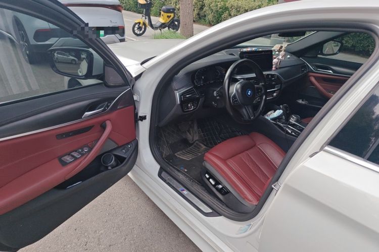 Used BMW 5 Series New Energy 2022 Restyled 535Le Pioneer Edition M Sport Package Driver Seat