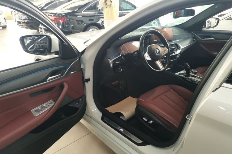 Used BMW 5 Series New Energy 2022 Second Facelift 535Le M Sport Package Driver Seat