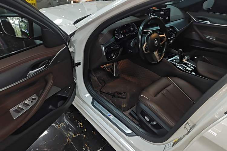 Used BMW 5 Series New Energy 2022 Restyled 535Le M Sport Package Driver Seat