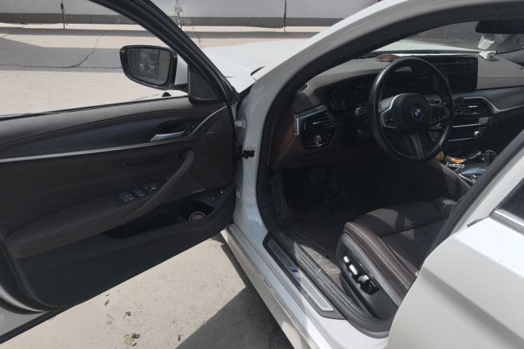 Used BMW 5 Series New Energy 2022 Restyled 535Le Pioneer Edition M Sport Package Driver Seat