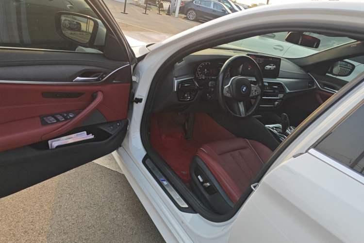 Used BMW 5 Series New Energy 2022 Second Facelift 535Le M Sport Package Driver Seat