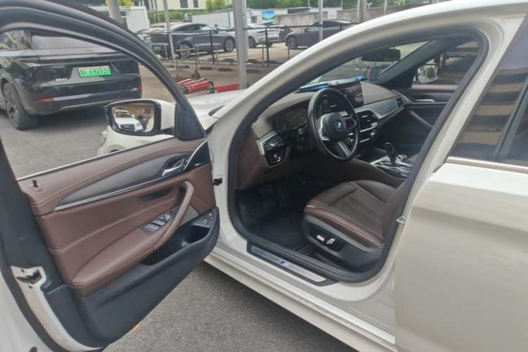 Used BMW 5 Series New Energy 2022 Restyled 535Le M Sport Package Driver Seat