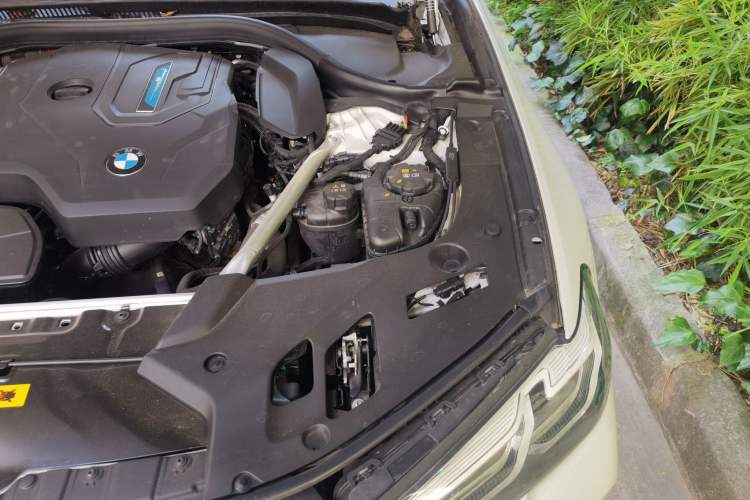 Used BMW 5 Series New Energy 2022 Second Facelift 535Le M Sport Package Engine Bay Left