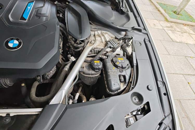 Used BMW 5 Series New Energy 2022 Second Facelift 535Le Luxury Package Engine Bay Left