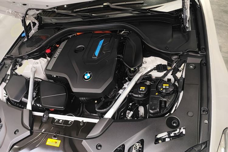 Used BMW 5 Series New Energy 2022 Updated Version 535Le Luxury Package Engine Bay