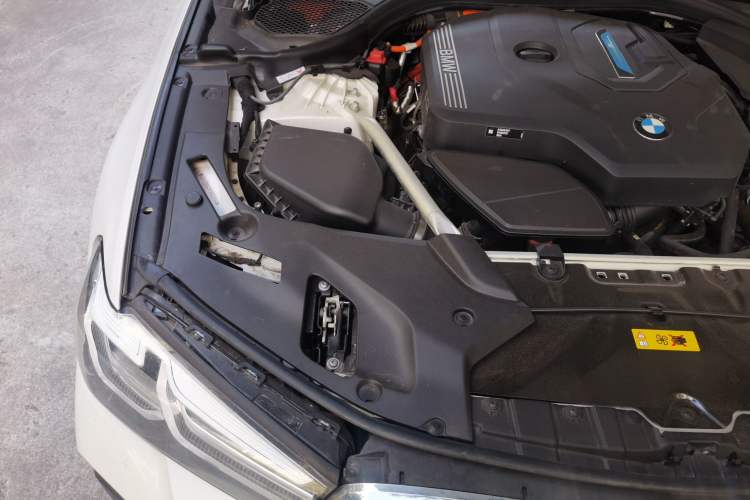 Used BMW 5 Series New Energy 2022 Second Facelift 535Le M Sport Package Engine Bay Right
