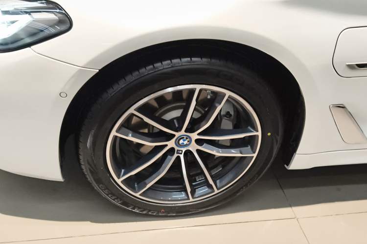 Used BMW 5 Series New Energy 2022 Second Facelift 535Le M Sport Package Exterior 4