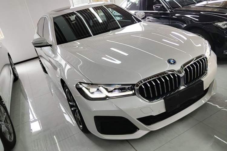 Used BMW 5 Series New Energy 2022 Restyled 535Le M Sport Package Front Right 45 Deg